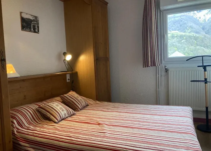 4/6 Pers 38m2, Vue Montagne, Piscine Chauffee, 500m Centre Cauterets